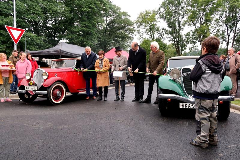 Parkoviště u muzea starých strojů Žamberk 
