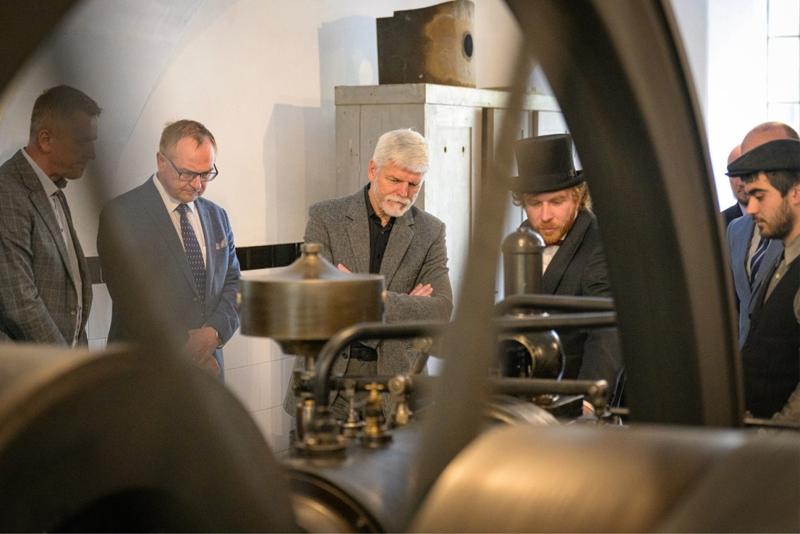 Prezidentská návštěva: Muzeum přivítalo Petra Pavla s úctou i párou 